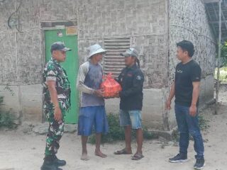 Babinsa Koramil 15/PS Bersama Linkom Serahkan Donasi Hasil Penggalangan Dana
