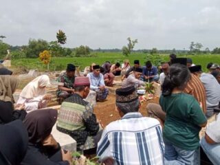 Danramil 429-06/Purbolinggo Takziah ke Rumah Anggota Yang Sedang Berduka