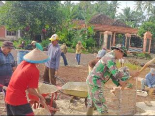 Lestarikan Warisan Leluhur Bangsa, Babinsa Koramil 03/MT Gotong-Royong Bersama Warga