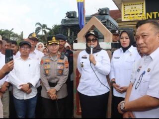 Kapolres Lampung Timur Pimpin Pengamanan Aksi Unjuk Rasa SPL di Kantor Pemda