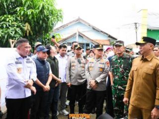 Pastikan PSU Berjalan Lancar, Bupati Dampingi Gubernur dan Wakil Gubernur Lampung Tinjau Sejumlah TPS