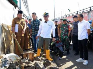 Tindak Tegas, Pilar Tertibkan PKL di Bawah Flyover dan Trotoar Pasar Ciputat
