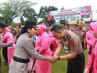 Kapolres Lampung Timur Pimpin Upacara Kenaikan Pangkat 72 Personel