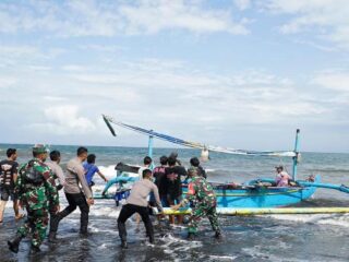 Cari Korban Kapal Tenggelam, Personil Polda Bali di Kerahkan