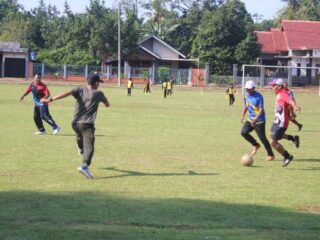 Hadiri Olahraga Bersama, Danramil 04/Sribhawono: Sehat Itu Mahal