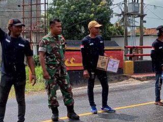 Peduli Sesama, Babinsa Koramil Pasir Sakti Bersama Komunitas SCT Sakti Galang Dana