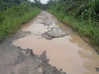 Belum Ada Perbaikan, Jalan Iskandar Muda Kini Kondisinya Makin Rusak Parah