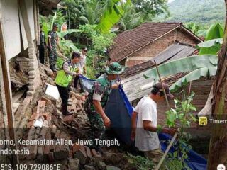 Talud Ambrol di Alian, Dinding Rumah Petani Roboh Dihantam Longsor