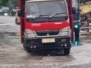 Jalan Lintas Medan-Banda Aceh Khususnya di Kota Tanjung Pura Rusak Berat