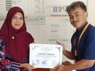 MI Ma’arif NU 01 Pangebatan Terima Sertifikat Apresiasi dari BEM AMIKOM Purwokerto