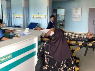 Polresta Cilacap Bantu Evakuasi Warga Sakit Diabetes ke Rumah Sakit