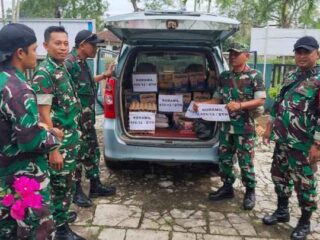 Wujud Nyata TNI Peduli, Koramil Batanghari Serahkan Bantuan Korban Angin Puting Beliung