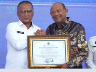 Bupati Syah Afandin Terima Penghargaan di Hari Bhakti Kemen Imigrasi dan Kemasyarakatan