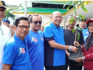 Gerak Jalan Santai HGN 2025, Bupati Syah Afandin Tekankan Penguatan Peran dan Kesejahteraan Guru