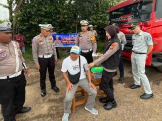 Tekan Angka Kecelakaan, Kasatlantas Polres Way Kanan Periksa Kesehatan Sopir dan Rampcheck Kendaraan