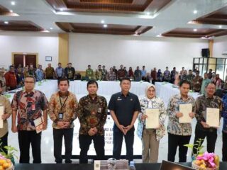 Kantah Tangsel Serahkan 33 Sertipikat Aset Milik Pemkot dan Pemprov