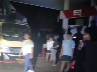 Geger, Ratusan Warga Gerebek Aktivitas Pengecoran BBM Solar di Lampung Timur