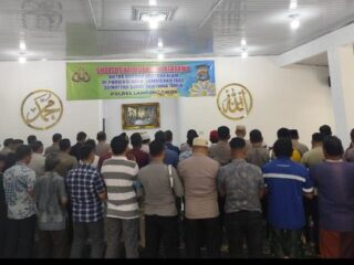 Doa untuk Negeri, Polres Lampung Timur Gelar Salat Ghaib Bagi Korban Banjir dan Longsor di Sumatera