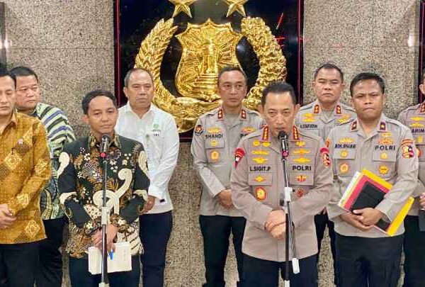 Kapolri dan Menhut Bentuk Satgas Gabungan Telusuri Temuan Kayu di Bencana Aceh dan Sumatera