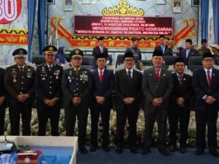 Bupati dan Wakil Bupati Lampung Utara Hadiri Pidato Kenegaraan Presiden RI di Ruang Rapat Paripurna DPRD