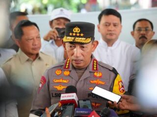 Tinjau 2 Gereja, Kapolri Pastikan Pengamanan dan Pelayanan Misa Malam Natal