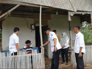 Bersama Nakes, Camat Labuhan Maringgai Beri Pendampingan Pasien Trauma Akut