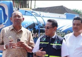Bupati Syah Afandin Lepas 20 Mobil Tangki Air Bersih untuk Warga Terdampak Banjir