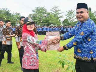 Bupati Nanda Indira Serahan 3.457 SK ke PPPK Paruh Waktu di Lingkup Pemkab Pesawaran