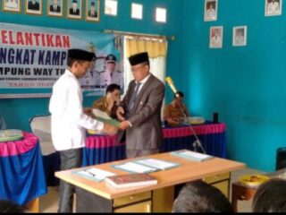 Kakam Way Tuba Lantik Angga Irpan Sebagai Kadus 4 Pematang Kasih