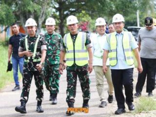 Bersama Danrem 043/Gatam, Wabub Pesawaran Tinjau Progres Pembangunan KDMP Desa Sukaraja