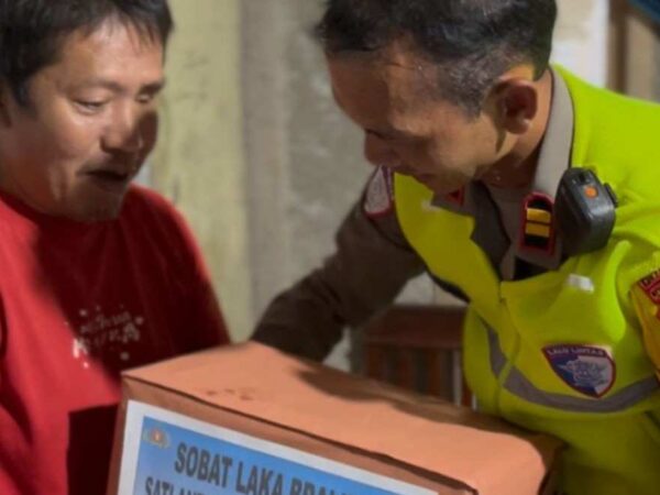 Peduli Korban Kecelakaan, Satlantas Polres Purbalingga Bantu Paket Sembako