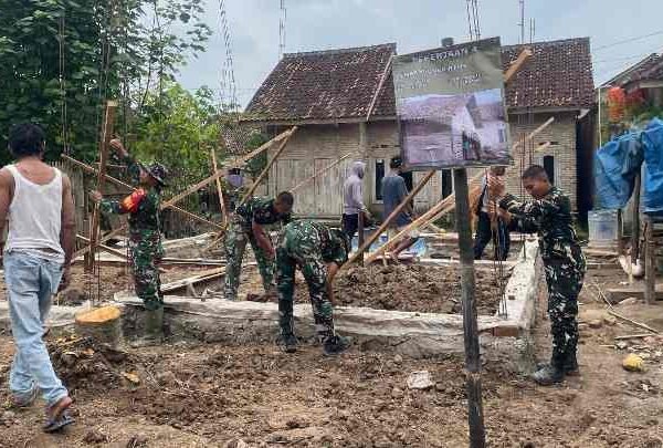 Pembangunan RTLH TMMD Berlanjut di Tahap Pemasangan Pondasi dan Dinding Bata