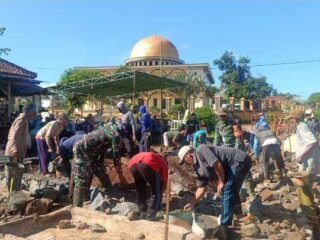 Wujud Kepedulian TNI Terhadap Kesejahteraan Masyarakat, Babinsa Mil 03/MT Hadiri Pembangunan RTLH