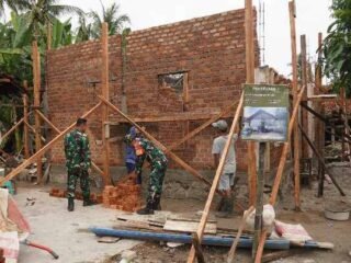 Progres Rehab RTLH TMMD Kodim 0421/Lampung Selatan Masuki Tahap Konstruksi Utama