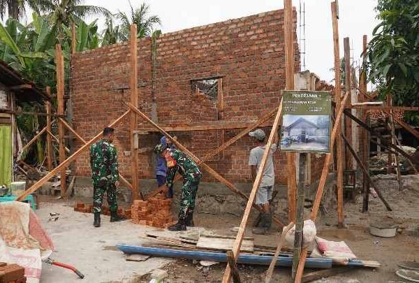 Progres Rehab RTLH TMMD Kodim 0421/Lampung Selatan Masuki Tahap Konstruksi Utama