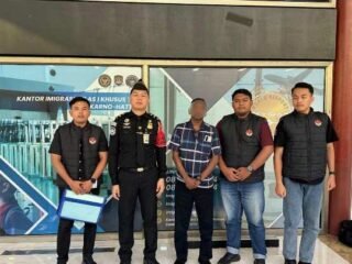 Sikat Habis Pelaku Narkoba, Imigrasi Cilacap Deportasi Eks Napi Asal Nigeria dan Malaysia