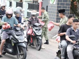 Serentak, Kodim 0429/Lamtim Beserta Koramil Jajaran Berbagi Takjil Gratis