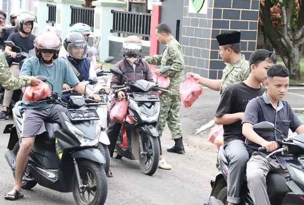 Serentak, Kodim 0429/Lamtim Beserta Koramil Jajaran Berbagi Takjil Gratis