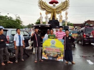 Semarakkan Bulan Suci Ramadan, DP IKAMA Bagikan Takjil di Tunggu Pengantin