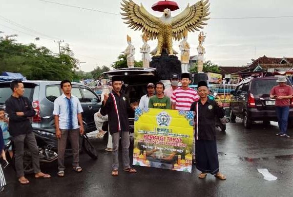 Semarakkan Bulan Suci Ramadan, DP IKAMA Bagikan Takjil di Tunggu Pengantin