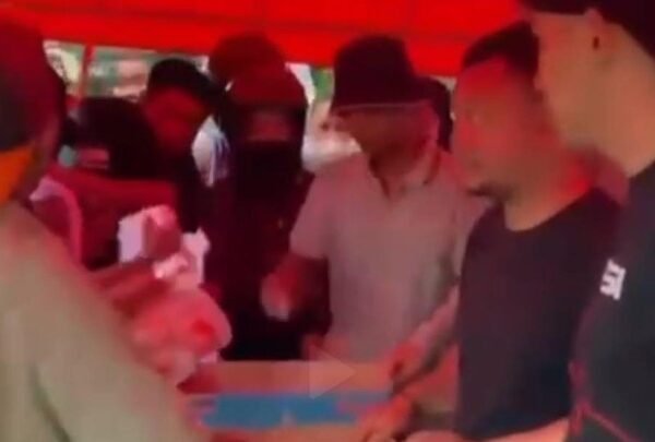 Lawan Apatisme Politik, PSI Solo Turun Gunung Bagikan Ribuan Takjil Gratis