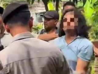 Gunakan Taser Gun, Polres Ngawi Lumpuhkan Pemuda Ngamuk Bawa Sajam