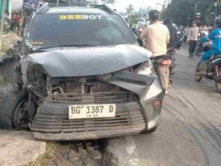 Dua Unit Kendaraan Roda Empat Tabrakan di Way Kanan, Diduga Akibat Kelalaian Pengemudi