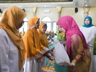 Pengajian Akbar Al-Hidayah Pesawaran Berbagi Bersama Anak Yatim dan Dhuafa di Bulan Suci