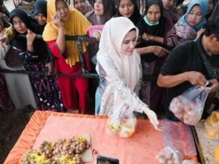 Nanda Indira Tinjau Pasar Murah dan Bazar Ramadhan di Kecamatan Tegineneng