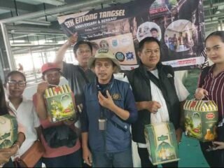 5 Th Anniversary, Entong Tangsel Official Berbagi 50 Paket Idul Fitri