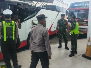 Pospam Terminal Patria Siaga, Babinsa Hariyanto Pastikan Situasi Kondusif Jelang Lebaran