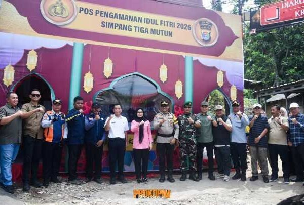 Libur Lebaran, Bupati Pesawaran Tinjau Arus Lalu Lintas dan Destinasi Wisata di Wilayah Pesisir