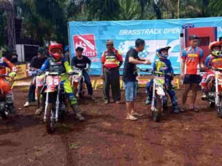 Puluhan Crosser Dari Jawa Meriahkan Grasstrack CRT Resmob Timur