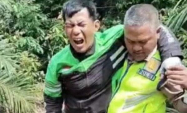 Satlantas Polres Way Kanan Evakuasi Ojol Kecelakaan Tunggal di Jalinsum